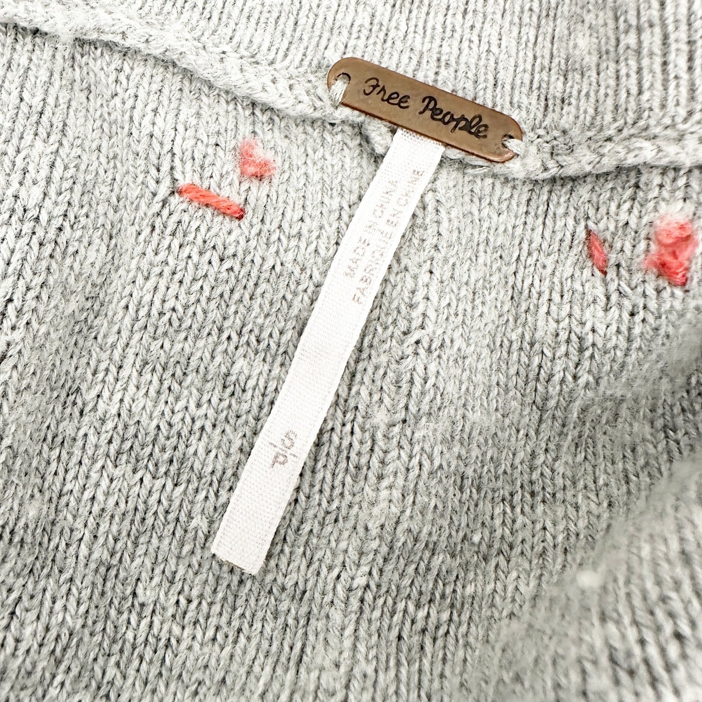 Free People v-neck gray Sweater Top with front pockets women's SMALL normal size