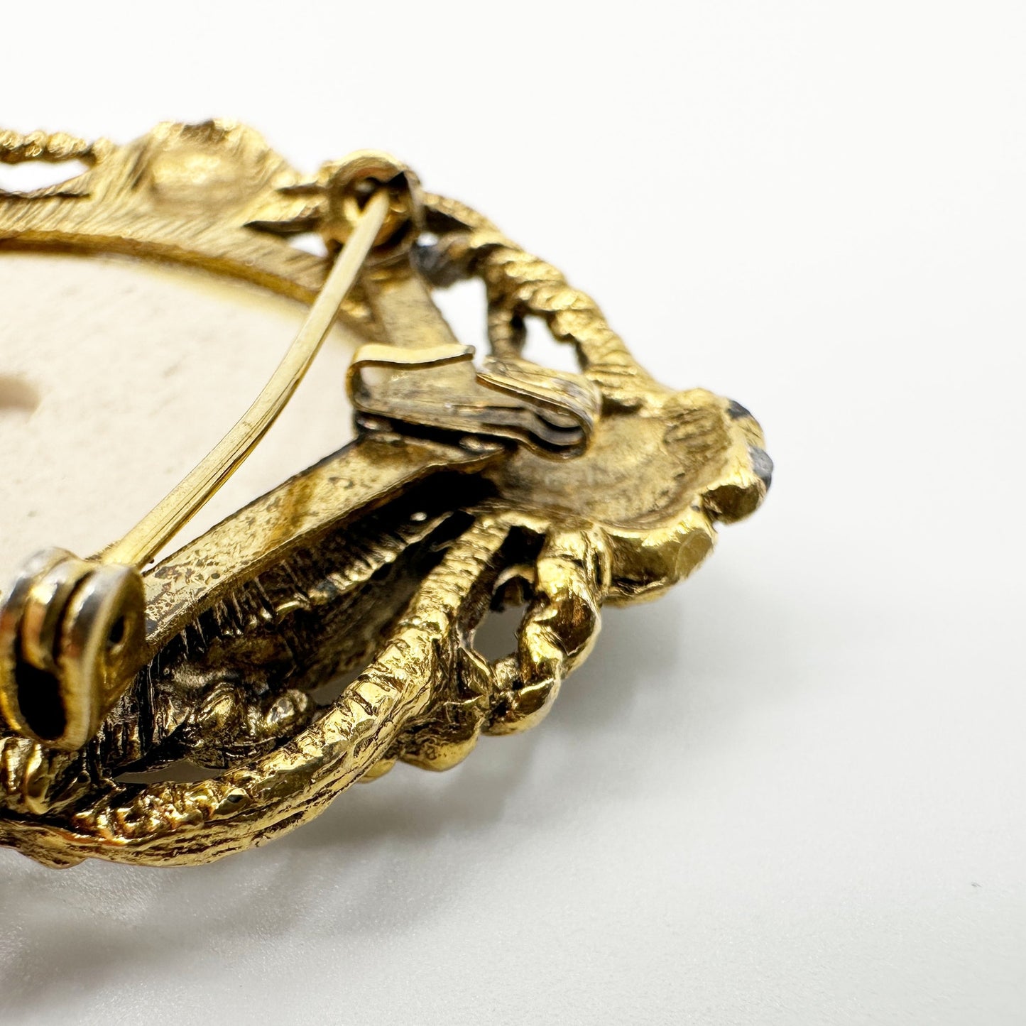 vintage black floral roses BROOCH gold white pendant jewelry pin