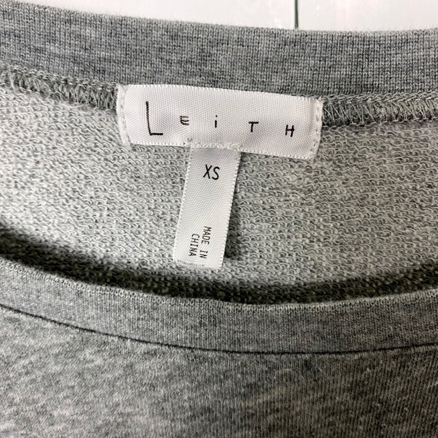 LEITH gray sweatshirt long TOP size XS extra small shoulder side zipper details