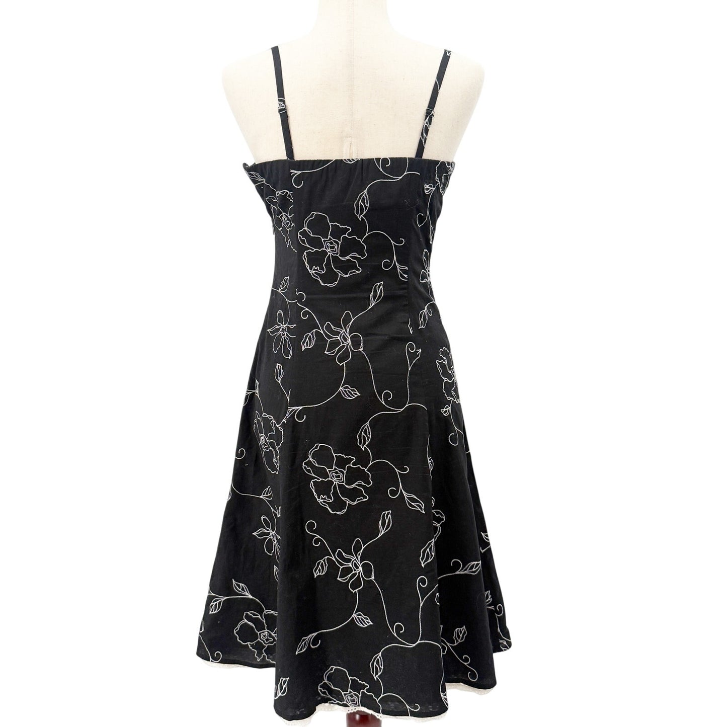 White House Black Market black Dress white floral embroidery women's size 2