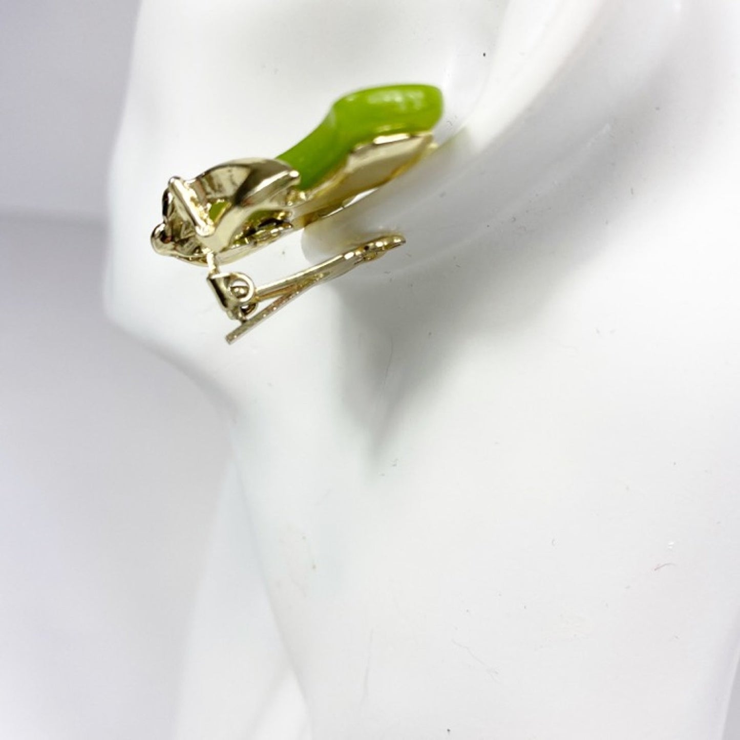 vintage green brown & gold leaf clip-on EARRINGS costume jewelry