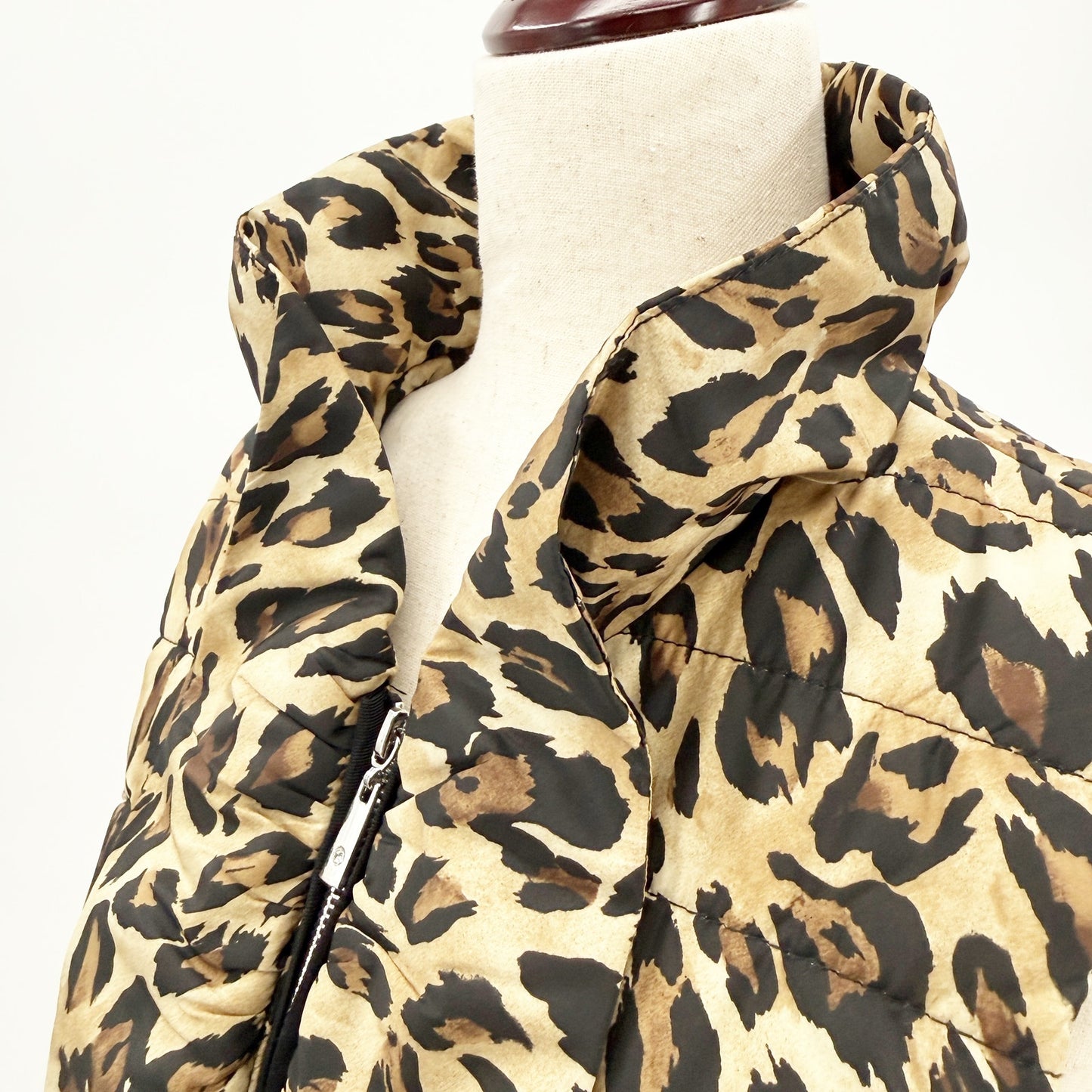 White House Black Market leopard Puffer Vest women's XS rhinestone pulls WHBM