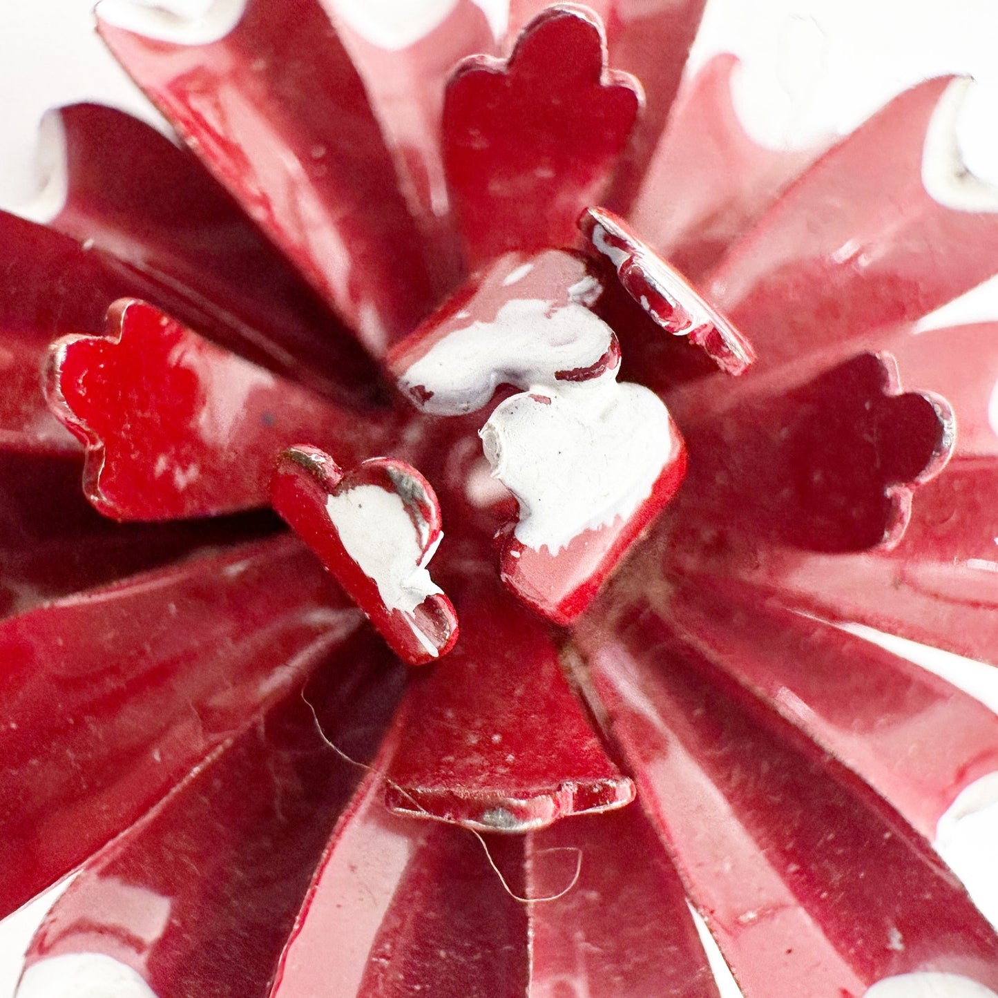 vintage enamel red & white metal flower BROOCH floral jewelry pin