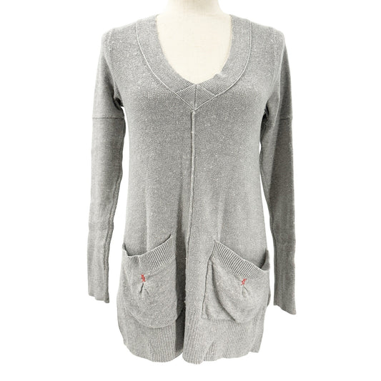 Free People v-neck gray Sweater Top with front pockets women's SMALL normal size