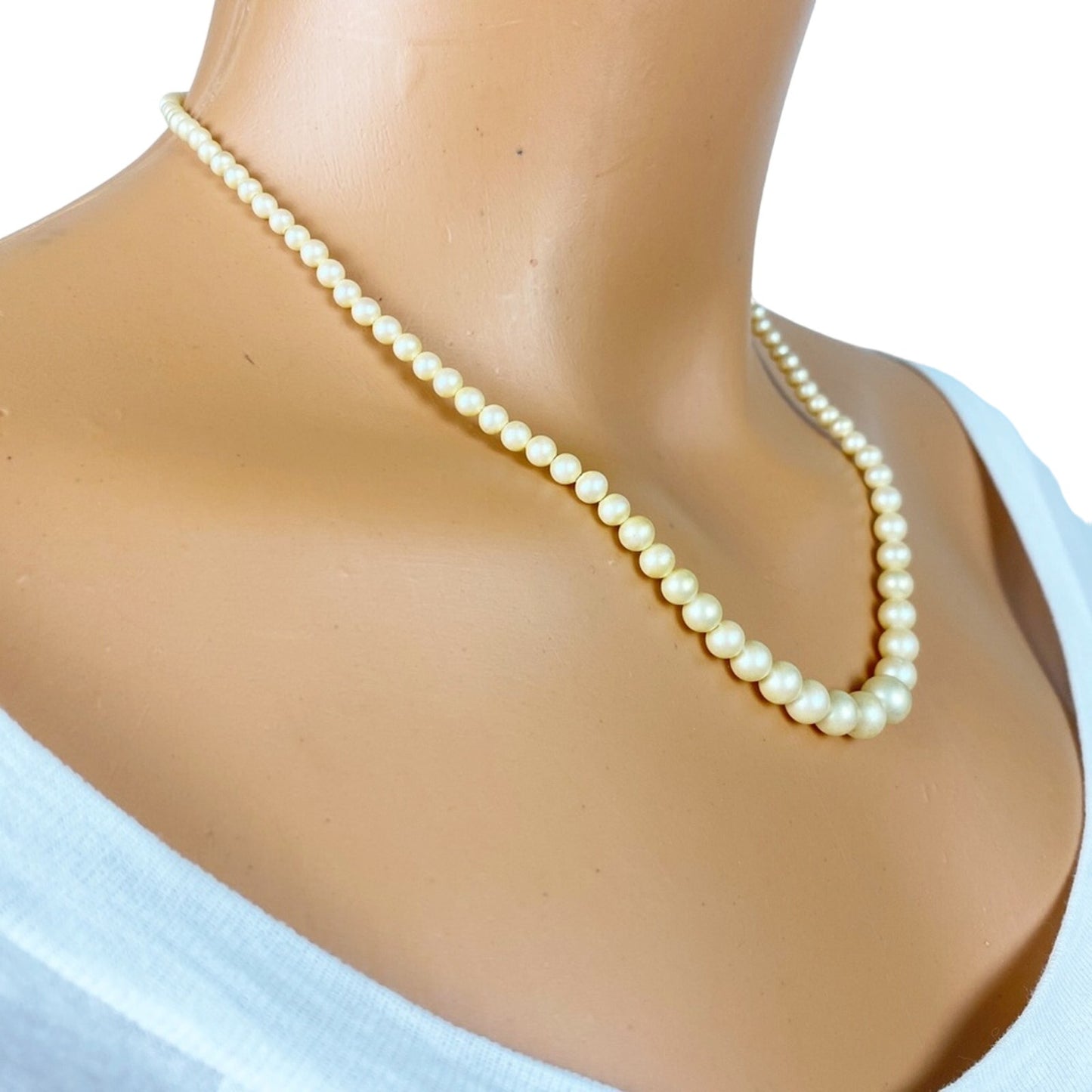 vintage MARVELLA single 17" strand of faux PEARLS necklace costume jewelry