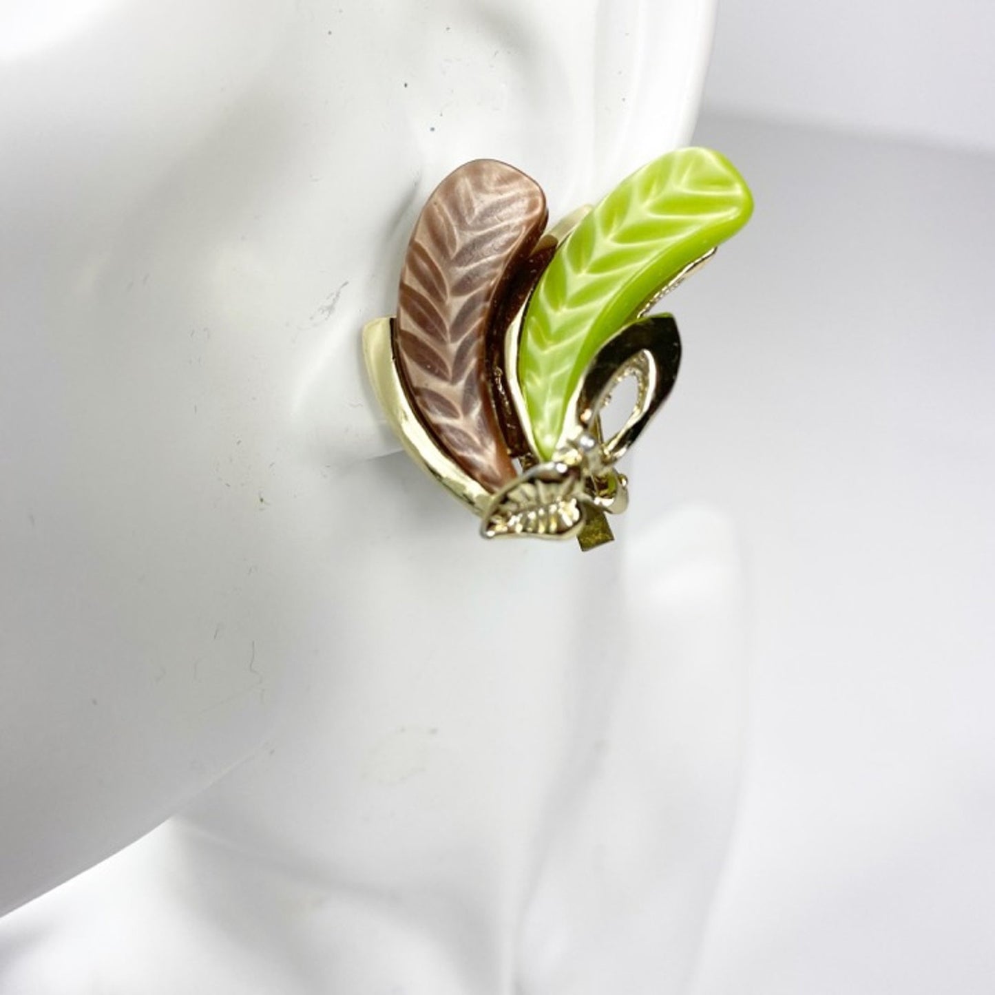 vintage green brown & gold leaf clip-on EARRINGS costume jewelry