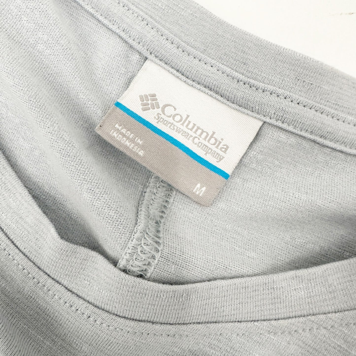 Columbia light blue Tee shirt top women's MEDIUM